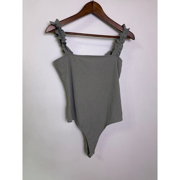 Double Zero Bodysuit Women’s Medium Green Ribbed Ruffle Strap Square Neck - Picture 1 of 3